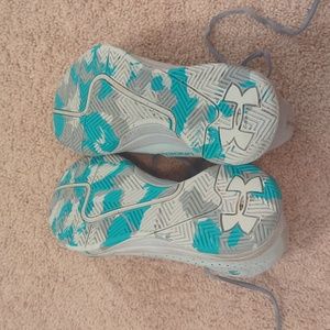 Boys 6Y basketball shoes